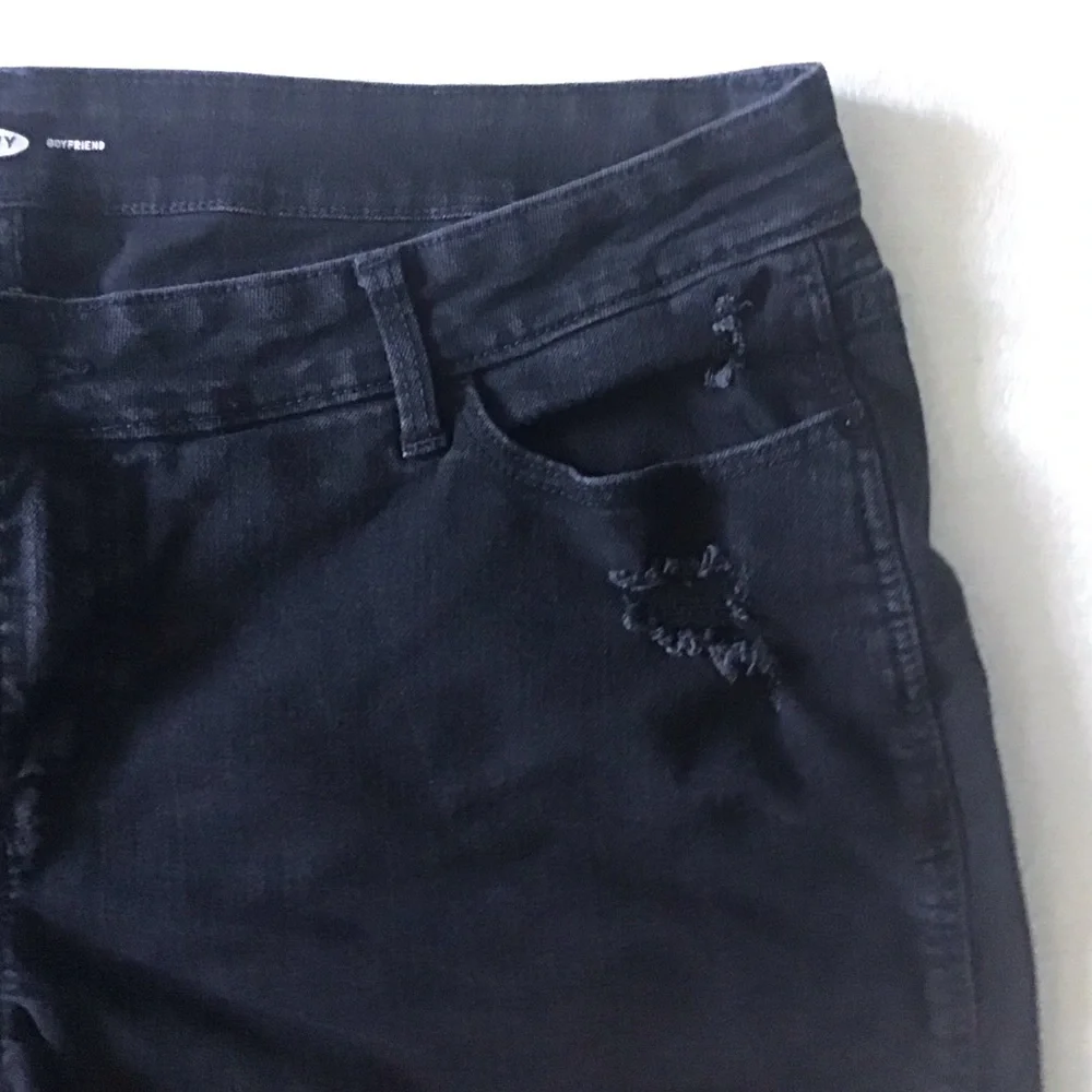 Old Navy Mid Rise Boyfriend Shorts Woman’s Size 20 Black Distressed Cuffed Hem - Picture 4 of 9
